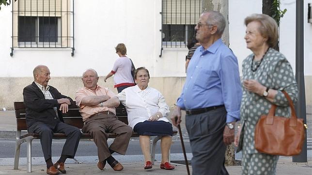 La OCDE dice que las jubilaciones se han recortado entre un 20% y un 25%