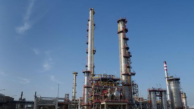 Pulso entre las compañías petroleras y las eléctricas por el «céntimo verde»