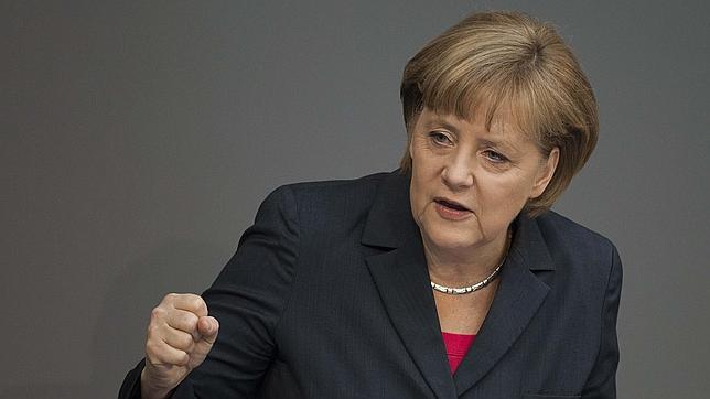 Merkel pide una supervisión más independiente de la banca