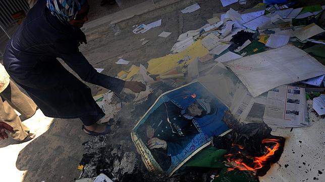 Glorificar a Gadafi no será ilegal