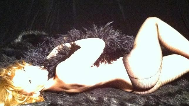 Kylie Minogue adelanta una imagen de su posado más sensual