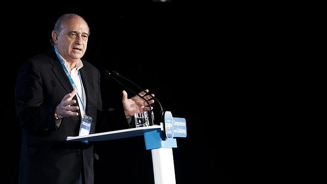 Fernández Díaz cree que ETA sigue reclutando gente