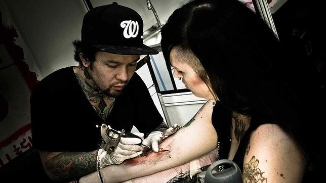 Tatuajes bajo tierra