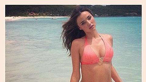 Miranda Kerr manda recuerdos, en bikini, desde el paraíso