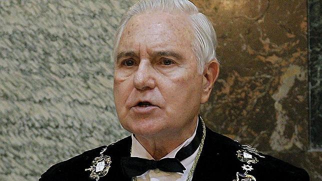 Dívar sugiere que una mano negra ha dirigido una campaña en su contra