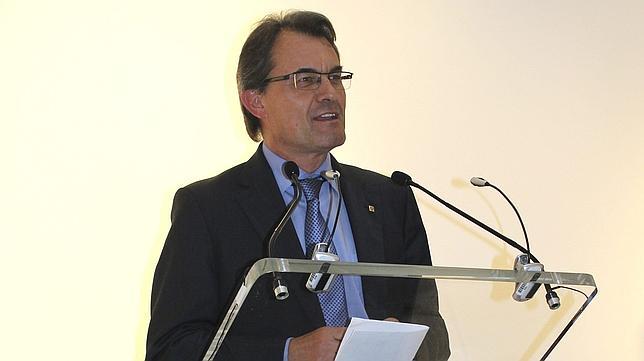 Mas asegura que el catalán se seguirá enseñando «pese a quien pese»