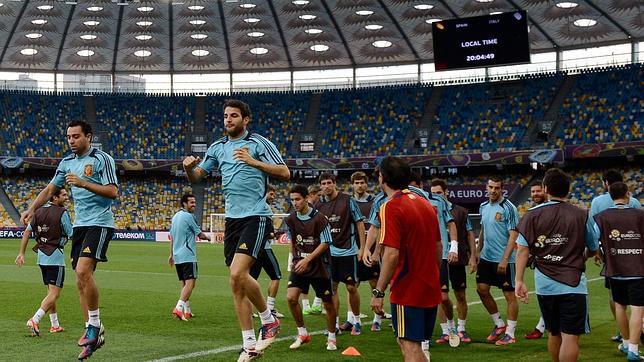 España-Italia: los futbolistas pisan el escenario de la final