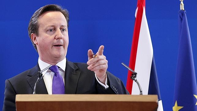 El asedio a Cameron por la bandera de la UE