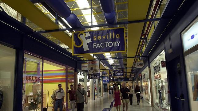 El Gobierno eleva de 8 a 10 el mínimo de aperturas comerciales en festivos