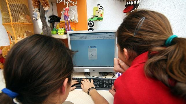 Un tercio de los adolescentes envía contenidos eróticos por el móvil