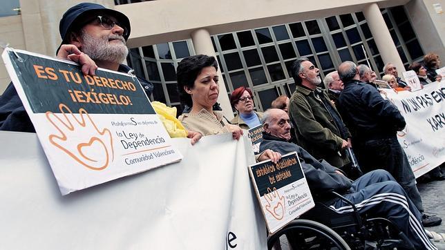 Cuidar a un mayor dependiente cuesta de media 1.150 euros al mes