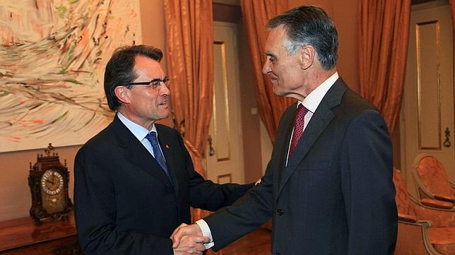 Mas busca complicidades en Lisboa y urge a Rajoy a acelerar sus ajustes