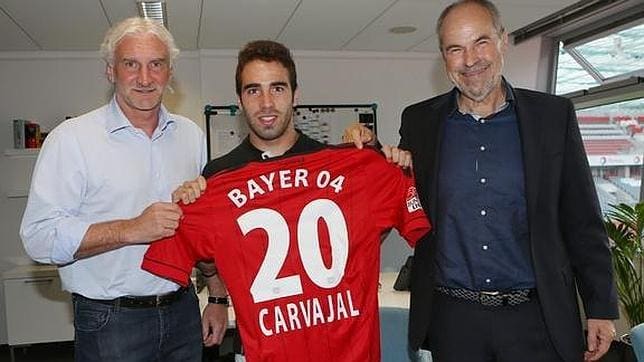 El Bayer Leverkusen confirma el fichaje de Carvajal