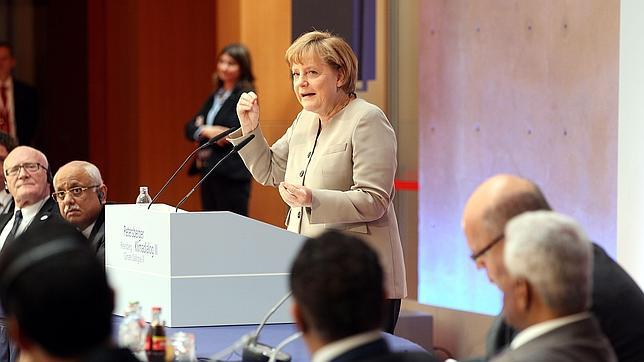 «España necesita de la solidaridad alemana», el argumento de Merkel ante los diputados del CDU