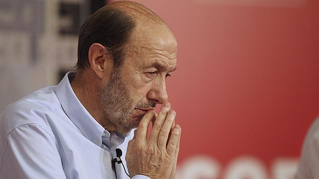 Rubalcaba reúne a la Ejecutiva del PSOE por vez primera tras las críticas internas