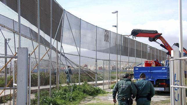 La AUGC pide refuerzos en la frontera de Melilla ante la avalancha de inmigrantes