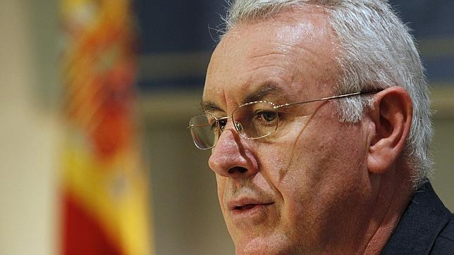 Cayo Lara: «El Gobierno plantea que la única salida es el ajuste y el recorte. Eso nos aboca al abismo»