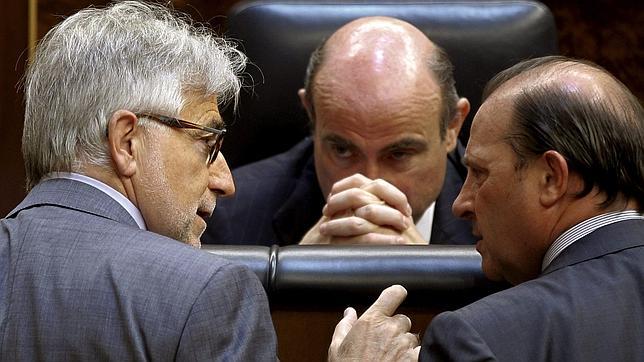 Martínez Pujalte: «No es lógico que los directivos se sigan llevando ese dineral»