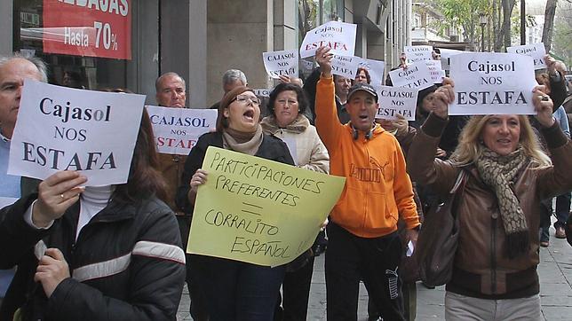 De Guindos «confirma pérdidas» para clientes de preferentes de bancos rescatados