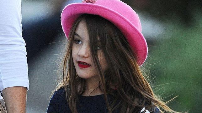 Katie Holmes matricula a Suri Cruise en un colegio Católico