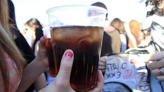 Narrar una borrachera en pasado aumenta la probabilidad de beber en exceso otra vez