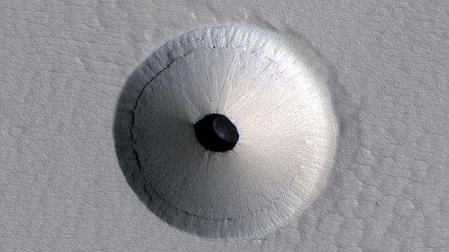 Hallan en Marte la entrada a una caverna subterránea