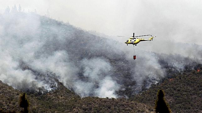El incendio de Tenerife queda estabilizado con menos de un tercio del perímetro activo