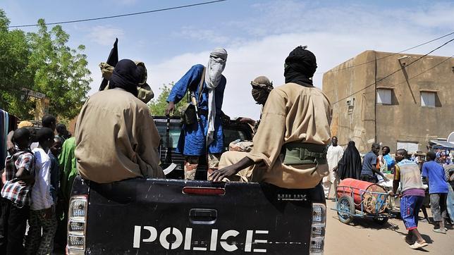 Miles de musulmanes huyen a Mauritania por la imposición a sangre y fuego de la Sharía