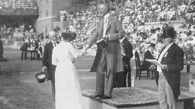 Los Juegos hace 100 años (I): la primera vez que se izaron banderas