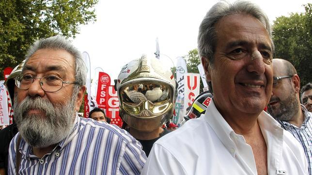 Cándido Méndez, increpado por manifestantes al verle sentado en una terraza