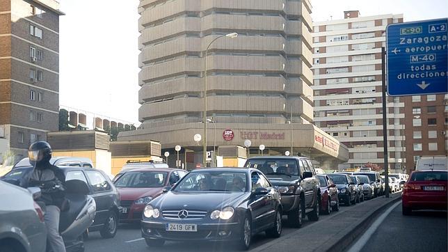 Las obras en el intercambiador cortarán dos carriles de Avenida de América desde este martes