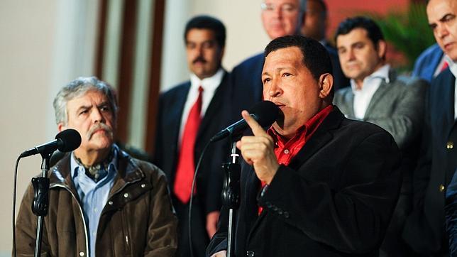 Chávez anuncia la asociación de Venezuela con la petrolera argentina YPF