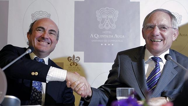 Guindos explica hoy a Berlín las medidas de Rajoy en las horas clave para España