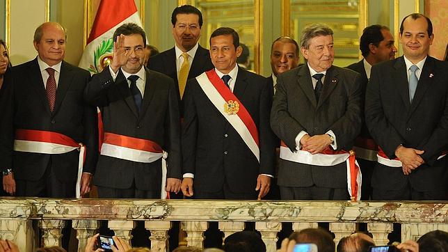 Humala nombra nuevo presidente de Consejo de Ministros y cambia 6 ministros