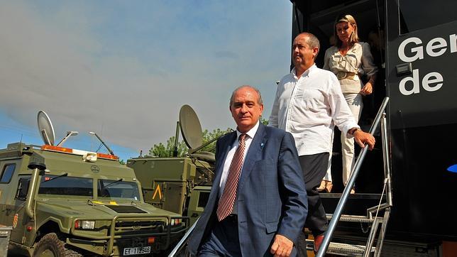 Puig pide a los ciudadanos que denuncien con fotos de móvil a quienes tiren colillas