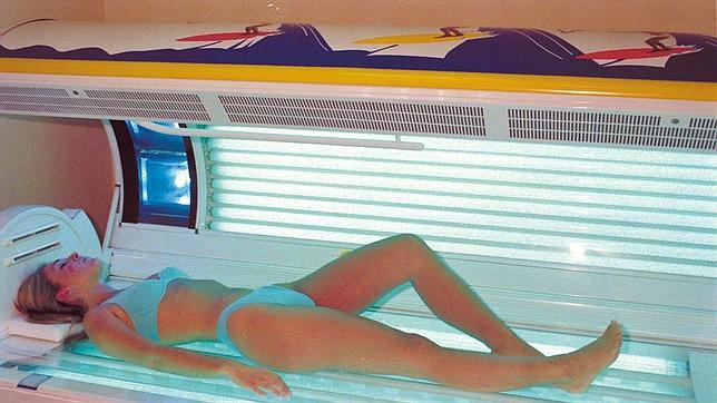 El bronceado en cabinas antes de los 35 años aumenta un 85% el riesgo de cáncer de piel