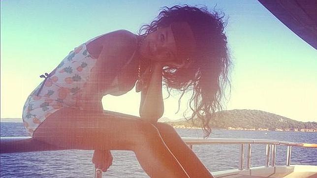 Rihanna vence el miedo a las alturas subiendo a un parapente en Cannes