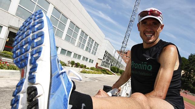 Tres entrenadores olímpicos para treinta corredores anónimos