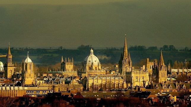 Oxford cambia sus reglas de vestuario para no discriminar a transexuales