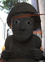 Arqueólogos desentierran una colosal escultura humana en Turquía