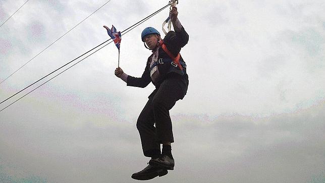 Londres 2012: el alcalde de Londres, colgado de una tirolina