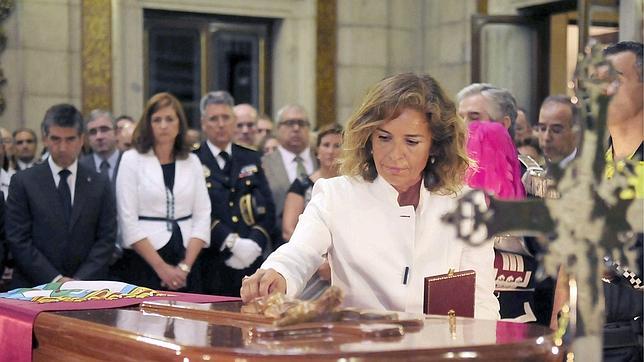 Ana Botella: «La policía fallecida era una mujer luchadora y pionera»