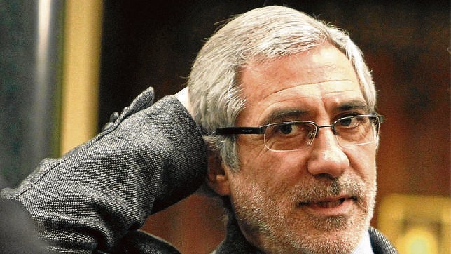 Llamazares se hace la víctima en Twitter tras apoyar el robo de Sánchez Gordillo