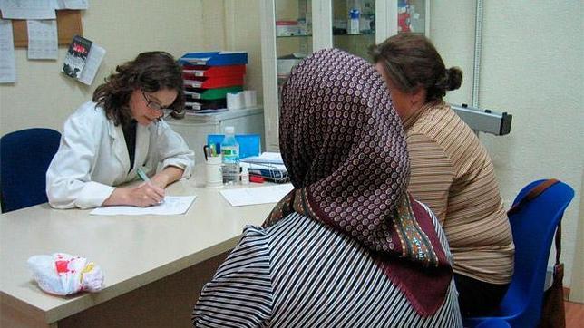 El PP afirma que las enfermedades graves de inmigrantes seguirán siendo tratadas