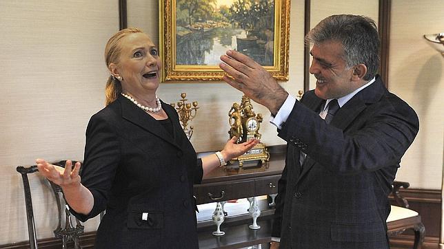 Clinton avanza mayor implicación militar en la crisis siria