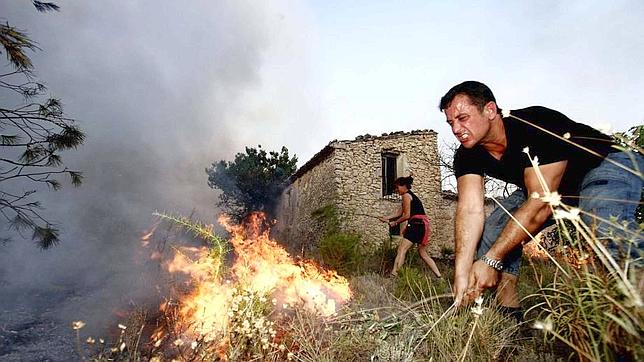 Estabilizado el incendio de Alicante tras cobrarse dos vidas