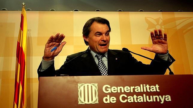 Artur Mas amplía la desgravación fiscal por donaciones al fomento del catalán