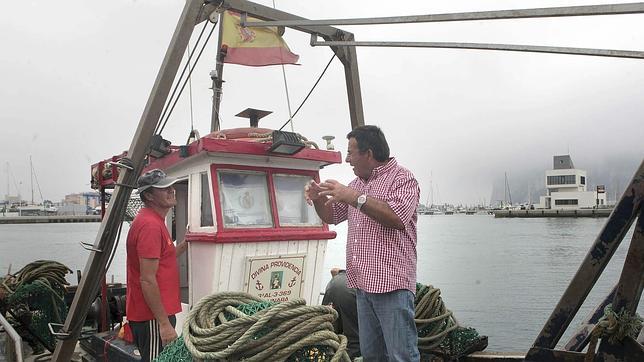 Los pescadores faenan con normalidad en las aguas próximas a Gibraltar