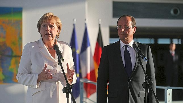 Hollande insta a aplicar los acuerdos para ayudar a España