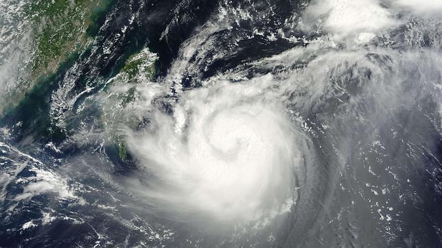 Taiwán evacua a miles de personas ante la inminente llegada del tifón Tembin